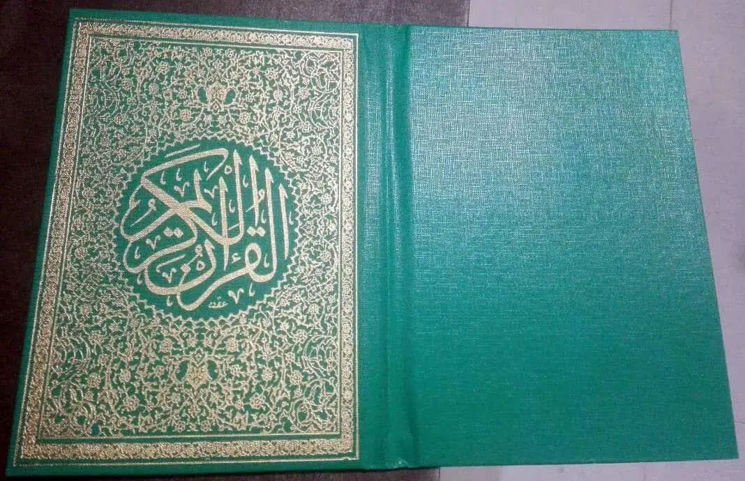 قرآن 60 پاره|کتاب و مجله مذهبی|تهران, فلسطین (میدان انقلاب)|دیوار