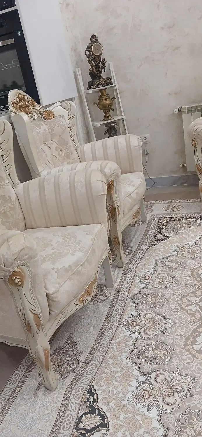 مبلمان سلطنتی رنگ روشن|مبلمان خانگی و میز عسلی|تهران, ائمه اطهار|دیوار