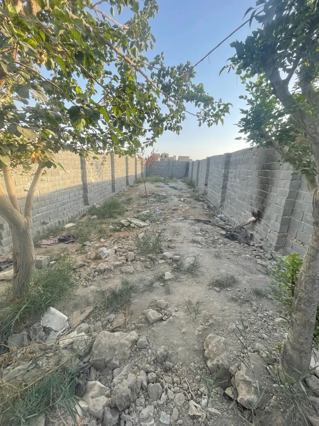 زمین چهاردیواری دو کله ۲۲۴متری|فروش زمین و ملک کلنگی|کرج, حسین آباد (اکبر آباد)|دیوار