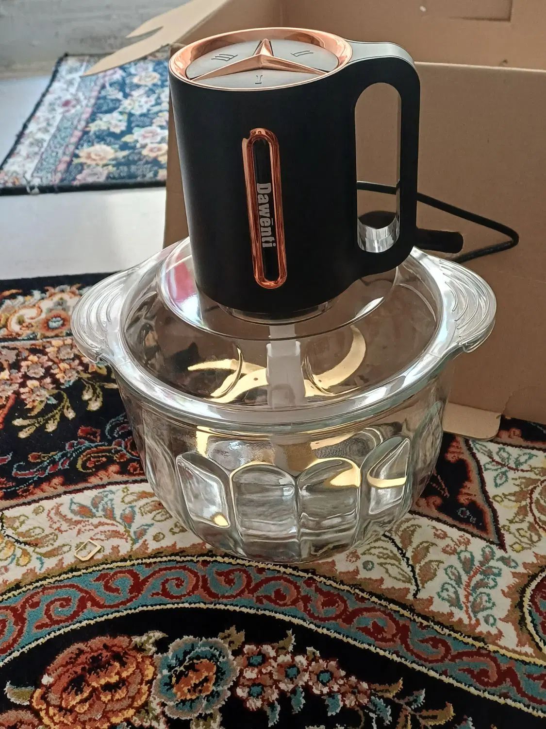 خوردکن برقی نواستفاده ای نشده داخل کارتن بوده.|خردکن، آسیاب، غذاساز|قرچک, میرزائی جنوبی|دیوار