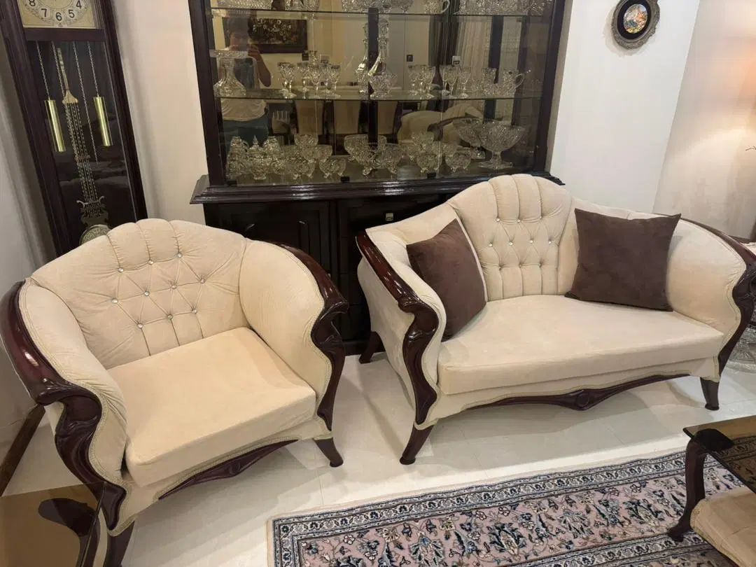 مبل کلاسیک 7 نفره با ناهار خوری 8 نفره و ویترین|مبلمان خانگی و میز عسلی|کرج, فاز ۴ مهرشهر|دیوار
