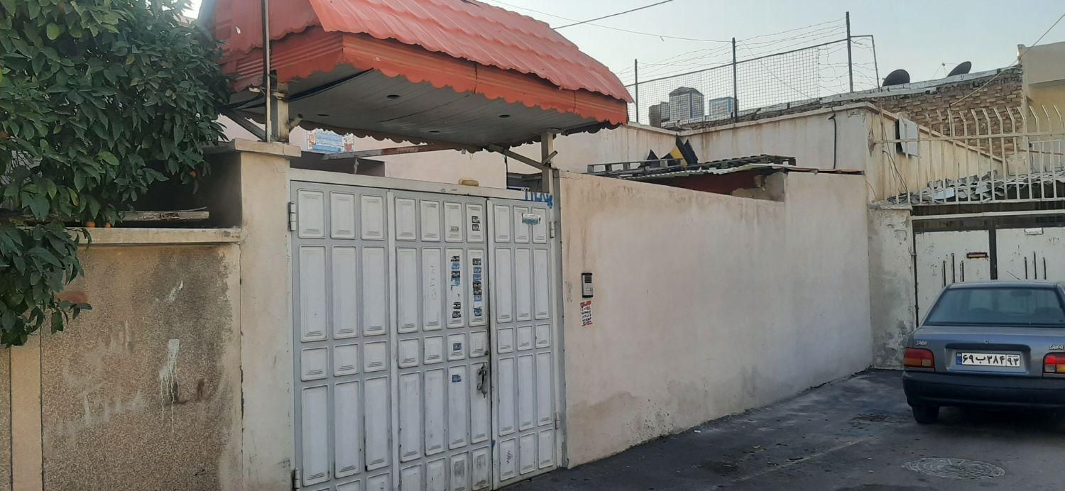 منزل ویلای دوخوابه بازسازی کامل|فروش خانه و ویلا|شیراز, شیشه‌گری|دیوار