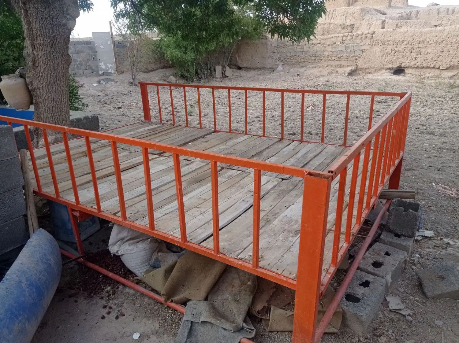 تخت آهنی ،۲در۳ متر،سالم،دهاقان،قمبوان|تخت و سرویس خواب|اصفهان, بهارستان (مخابرات)|دیوار