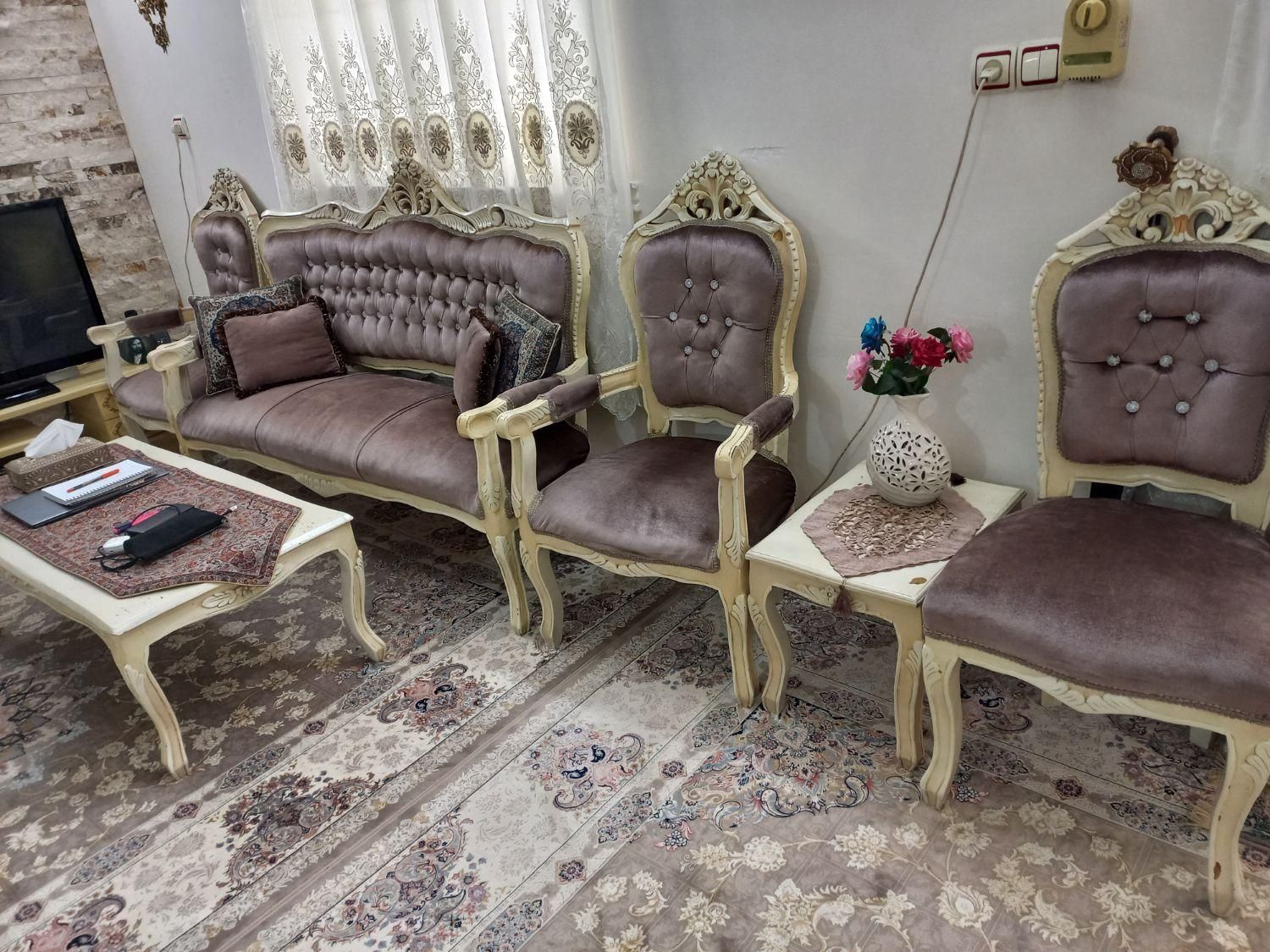 مبلمان ۹ نفره استیل با میز عسلی سالم و تمیز|مبلمان خانگی و میز عسلی|لنگرود, |دیوار