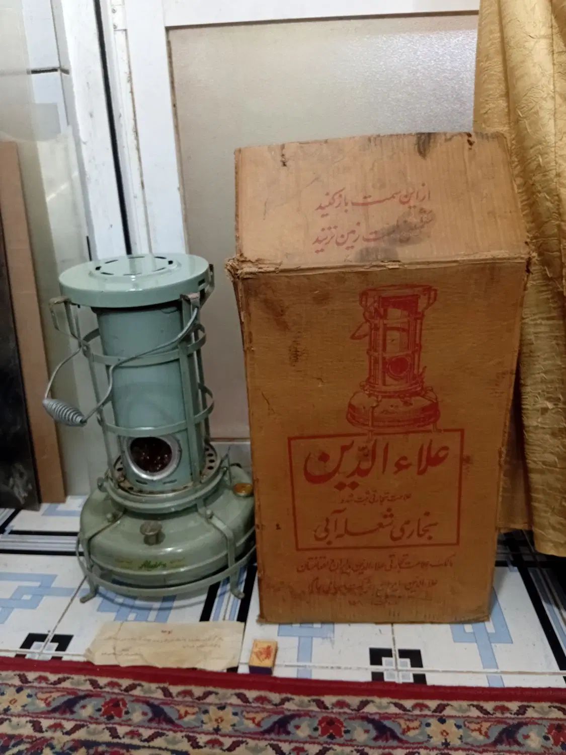 چراغ علاالدین نفتی با کارتن قدیمی عتیقه سالم تمیز|بخاری، هیتر، شومینه|اصفهان, شیخ اشراق|دیوار