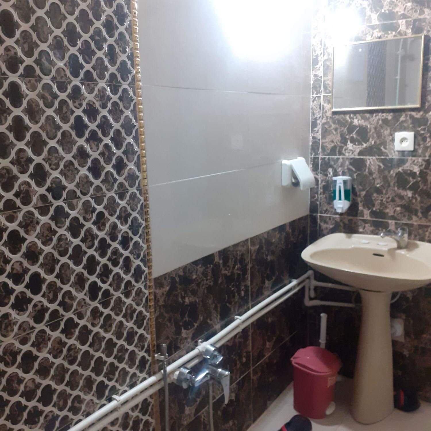 سویت مرکز شهر پارکینگ دار|اجارهٔ کوتاه‌مدت آپارتمان و سوئیت|سنندج, |دیوار