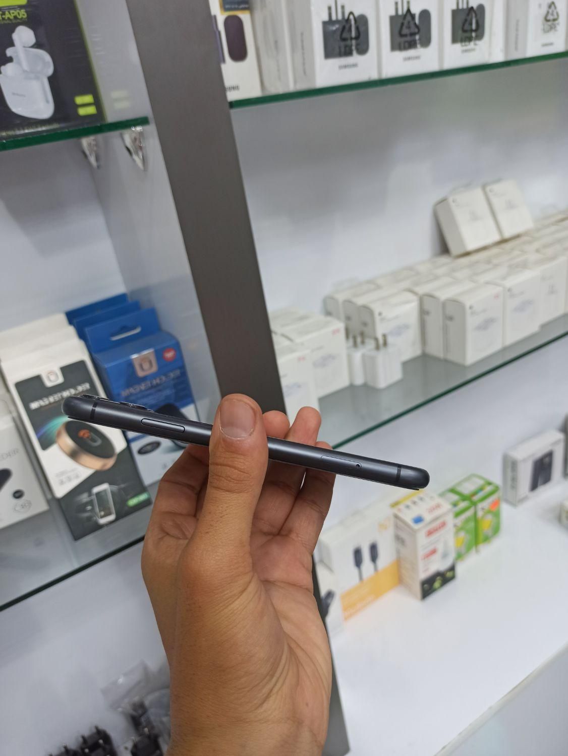 iphone 11 normal|موبایل|رشت, آزادگان|دیوار