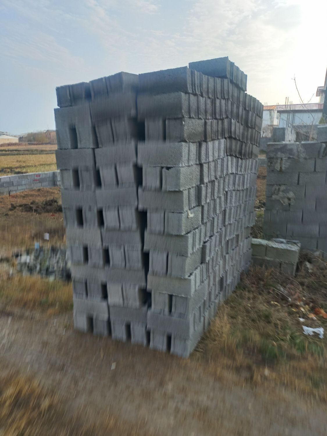 تحویل بلوک پای کار با قیمت مناسب|مصالح و تجهیزات ساختمان|ایزدشهر, |دیوار