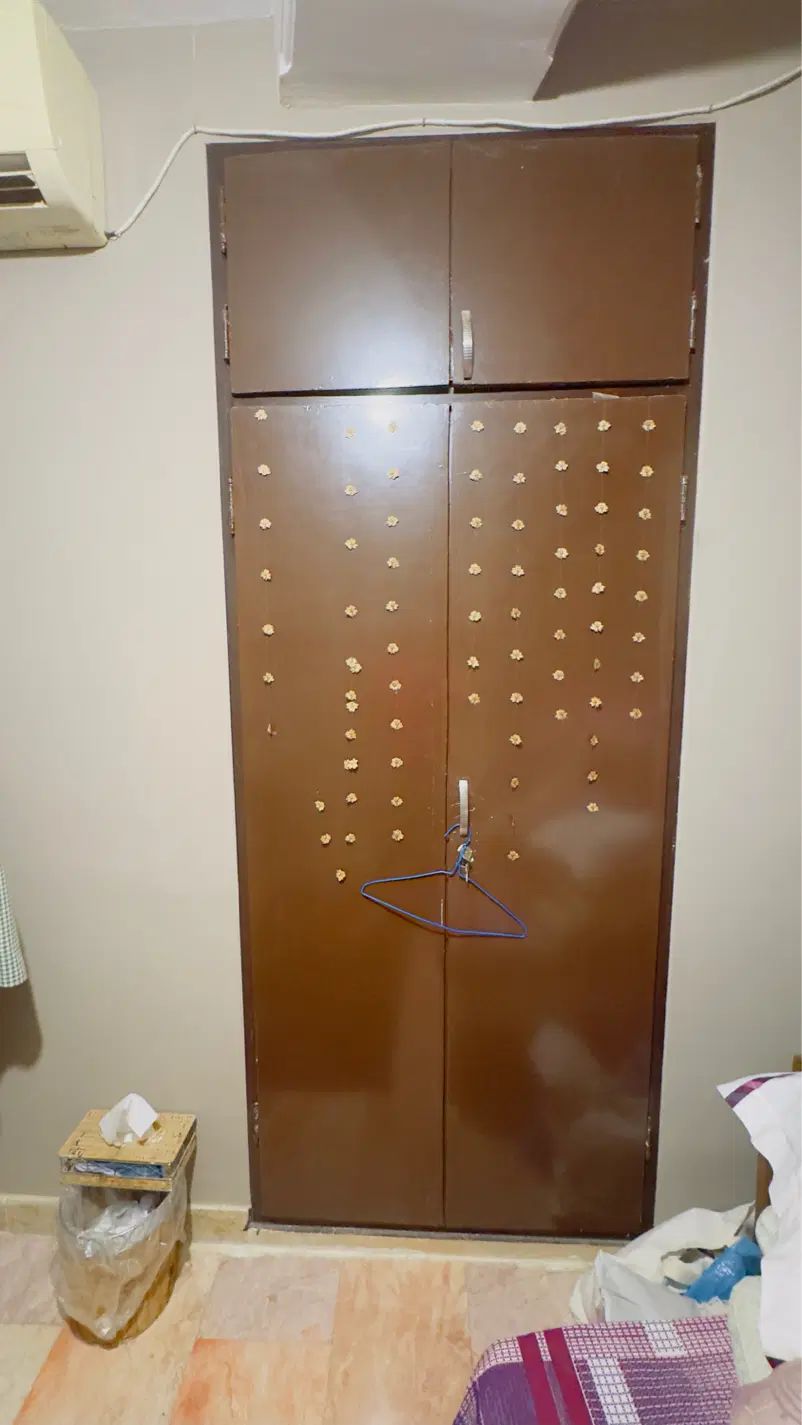 تعدادی درب کمد دیواری چوبی دو لنگه قهوه ای سوخته|جاکفشی، کمد، دراور|کرج, اصفهانی‌ها|دیوار