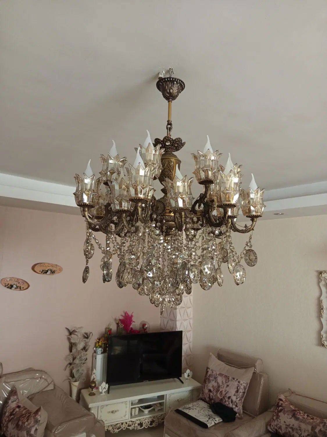 لوستر برنز اصل به همراه لوستر های دیواری برنز|لوستر و چراغ آویز|کرج, چهارصد دستگاه|دیوار
