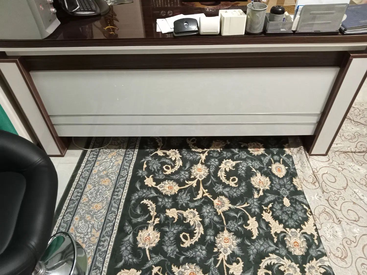 میز اداری با فایل سه کشو و شیشه ۶میلی  نو نو|میز تحریر و کامپیوتر|شهریار, شهرک وائین|دیوار