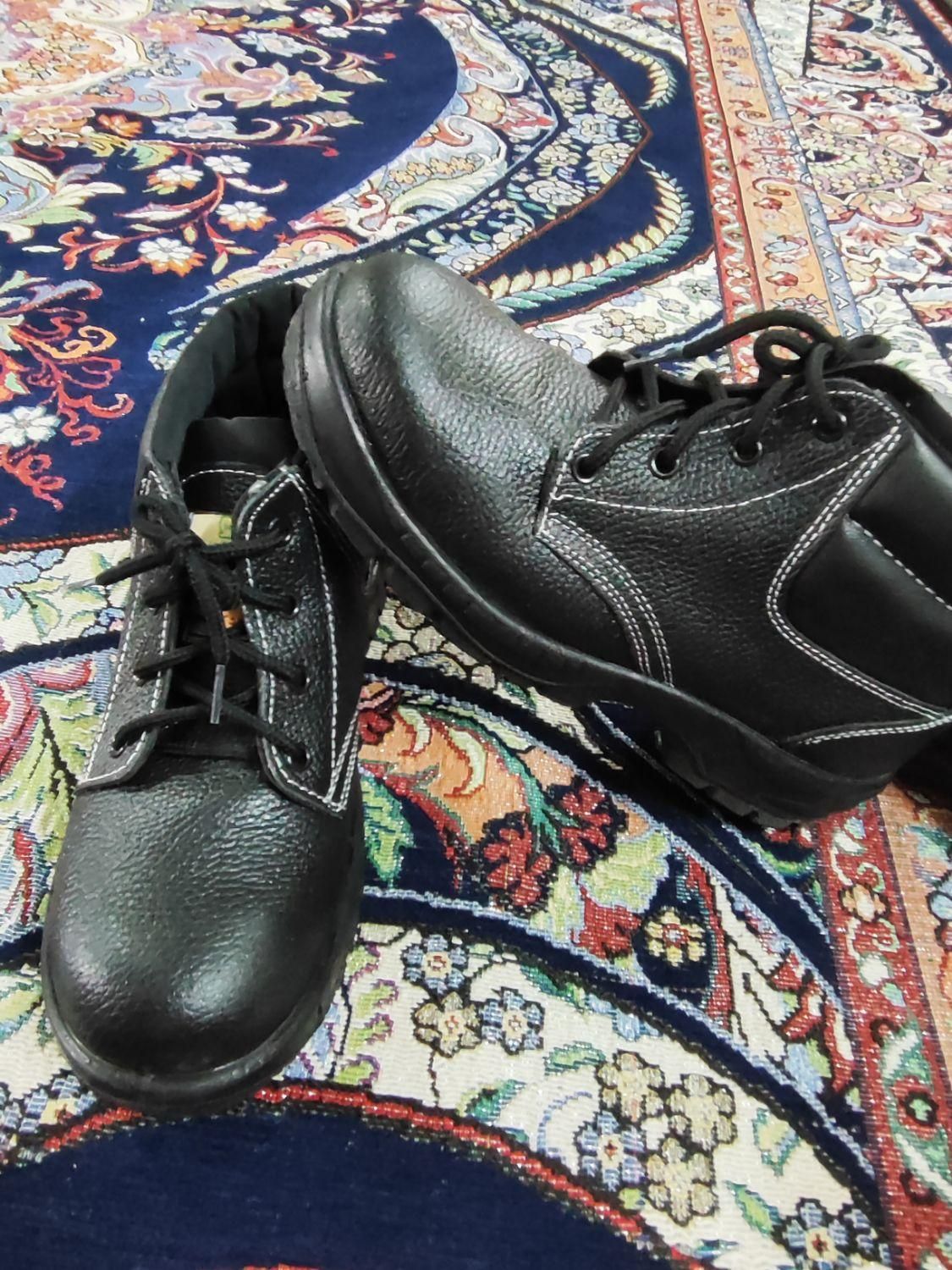 کفش ایمنی کار|کیف، کفش، کمربند|بروجرد, |دیوار