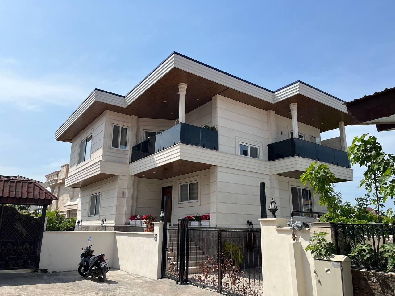 ویلا نوساز استخردار آرمیدا|اجارهٔ کوتاهمدت ویلا و باغ|هچیرود, |دیوار