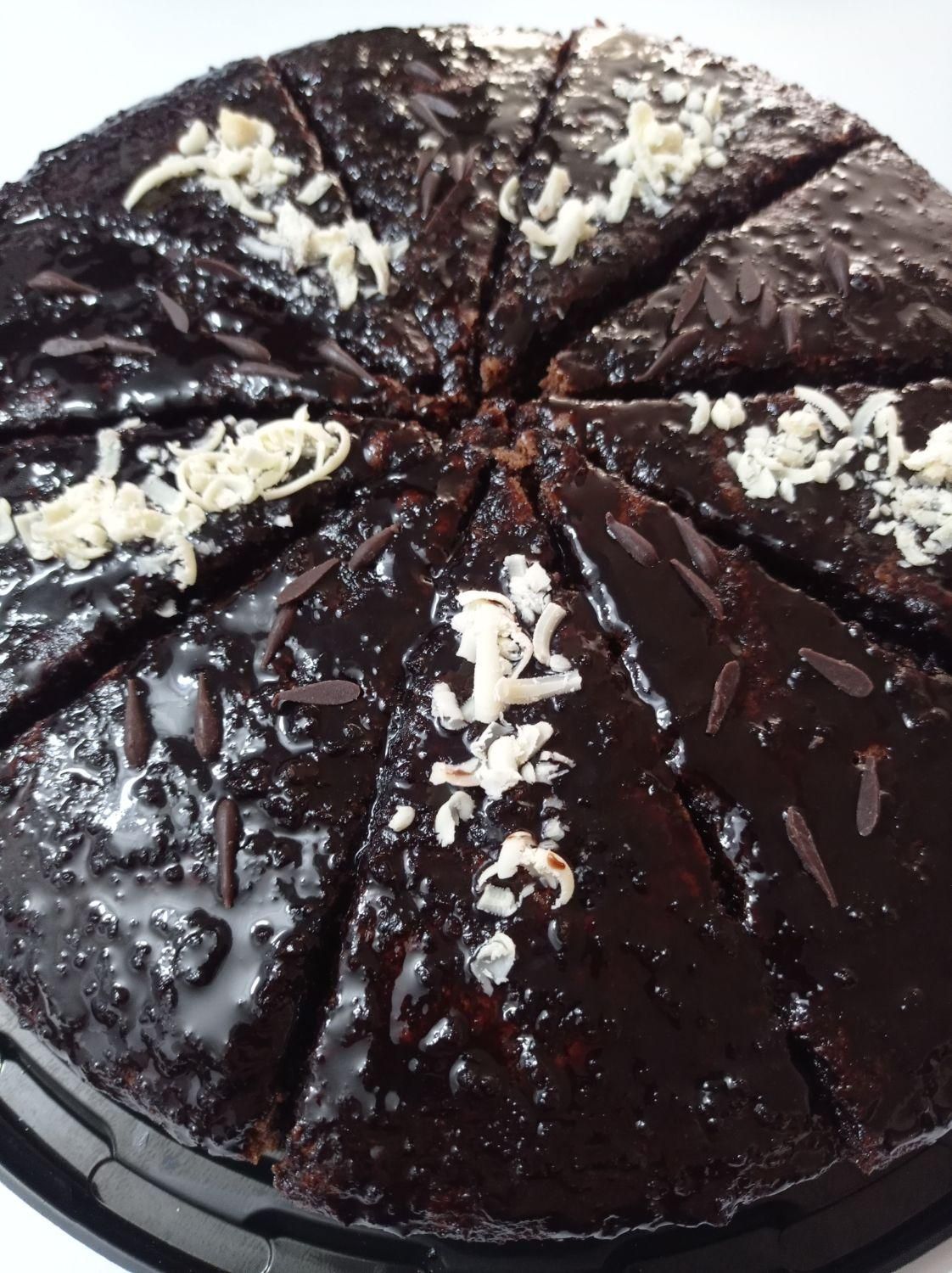 کیک خیس شکلاتی کیک خامه ی زعفرانی  انواع کیک خانگی|خوردنی و آشامیدنی|قم, سراجه (۱۵ خرداد)|دیوار