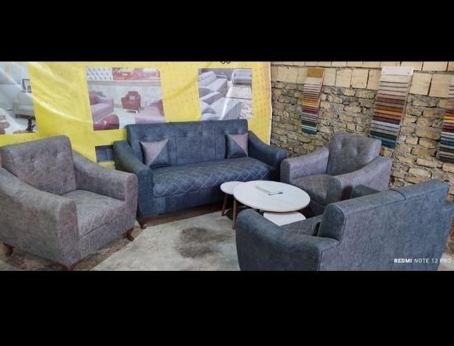 مبل راحتی کلاسیک شیک کمجا|مبلمان خانگی و میز عسلی|مشهد, نوید|دیوار