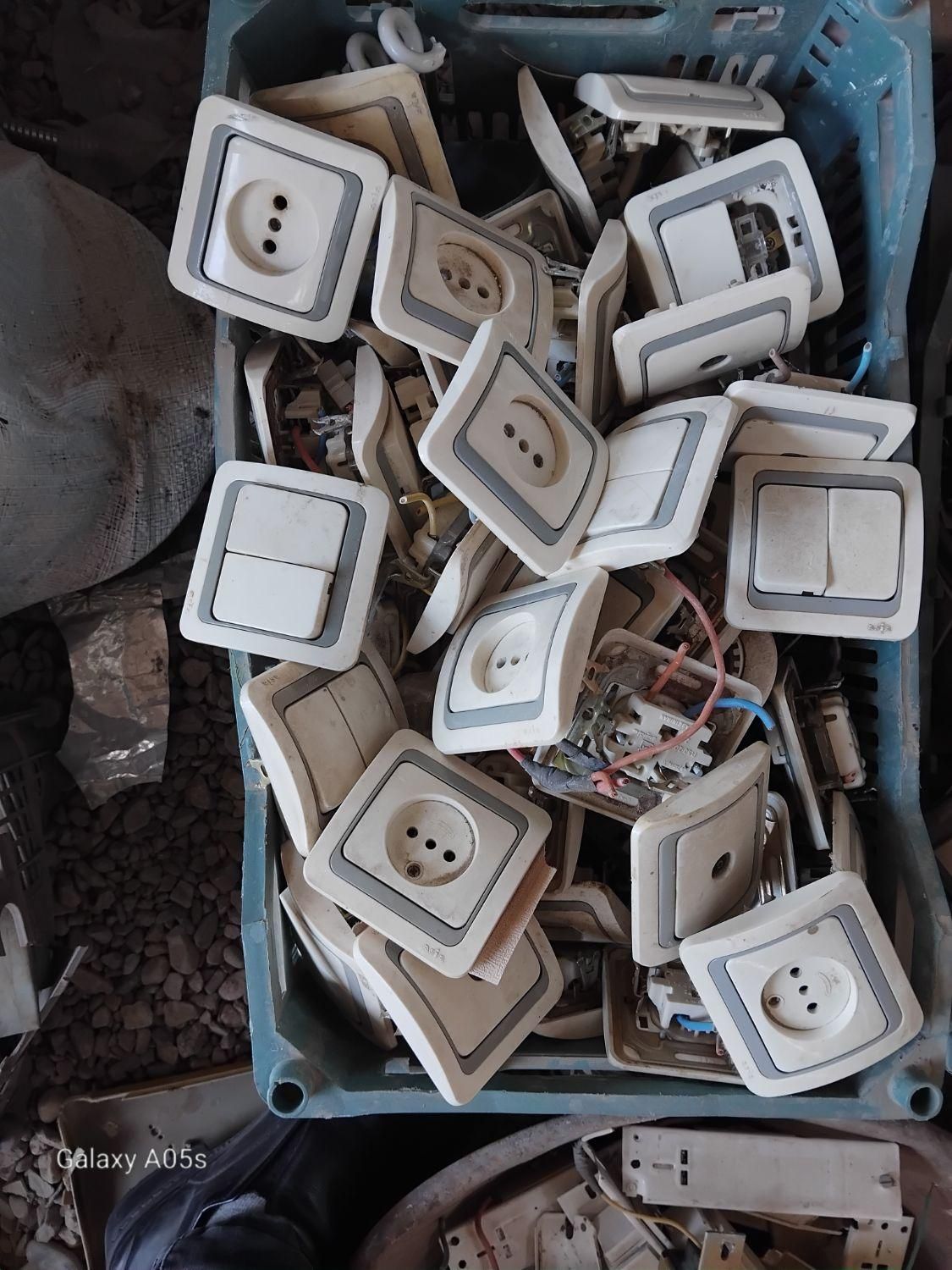 کلید و پریز و فیوز سالم و تمییز و شیک|مصالح و تجهیزات ساختمان|مشهد, هدایت|دیوار