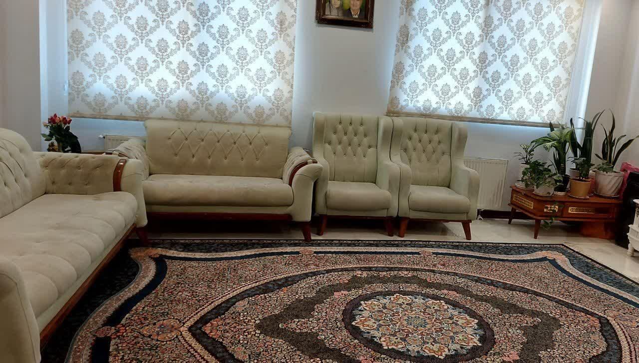 مبل هفت نفره به همراه میز جلو مبلی و۳ میز عسلی|مبلمان خانگی و میز عسلی|تهران, گمرک|دیوار
