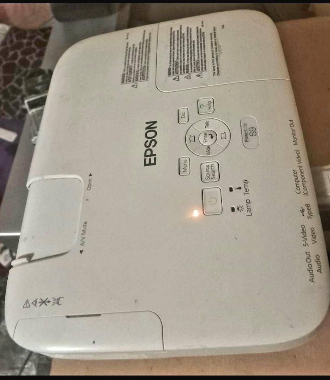 ویدئو پروژکتور epson اصل|تلویزیون و پروژکتور|تهران, جوادیه|دیوار