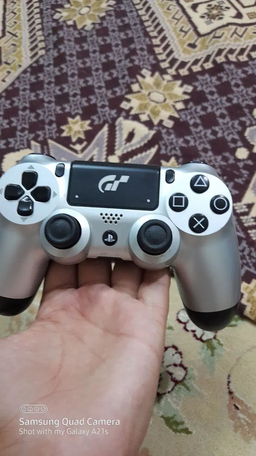 Ps4 اسلیم 2 دسته و دارای کابل شارژر اورجینال|کنسول، بازی ویدئویی و آنلاین|اصفهان, کوی امام|دیوار