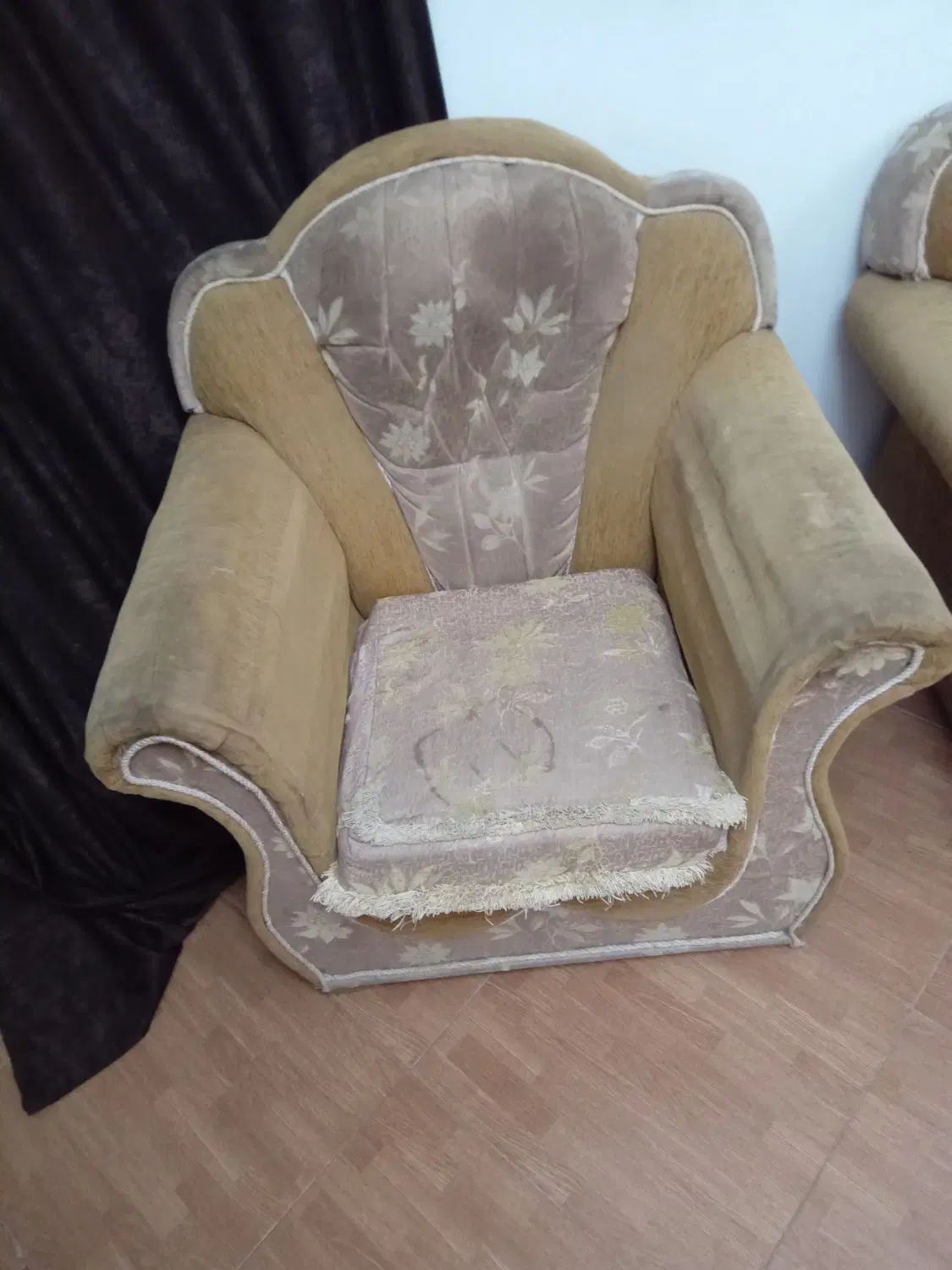 مبل ۴ نفره|مبلمان خانگی و میز عسلی|رشت, باهنر|دیوار
