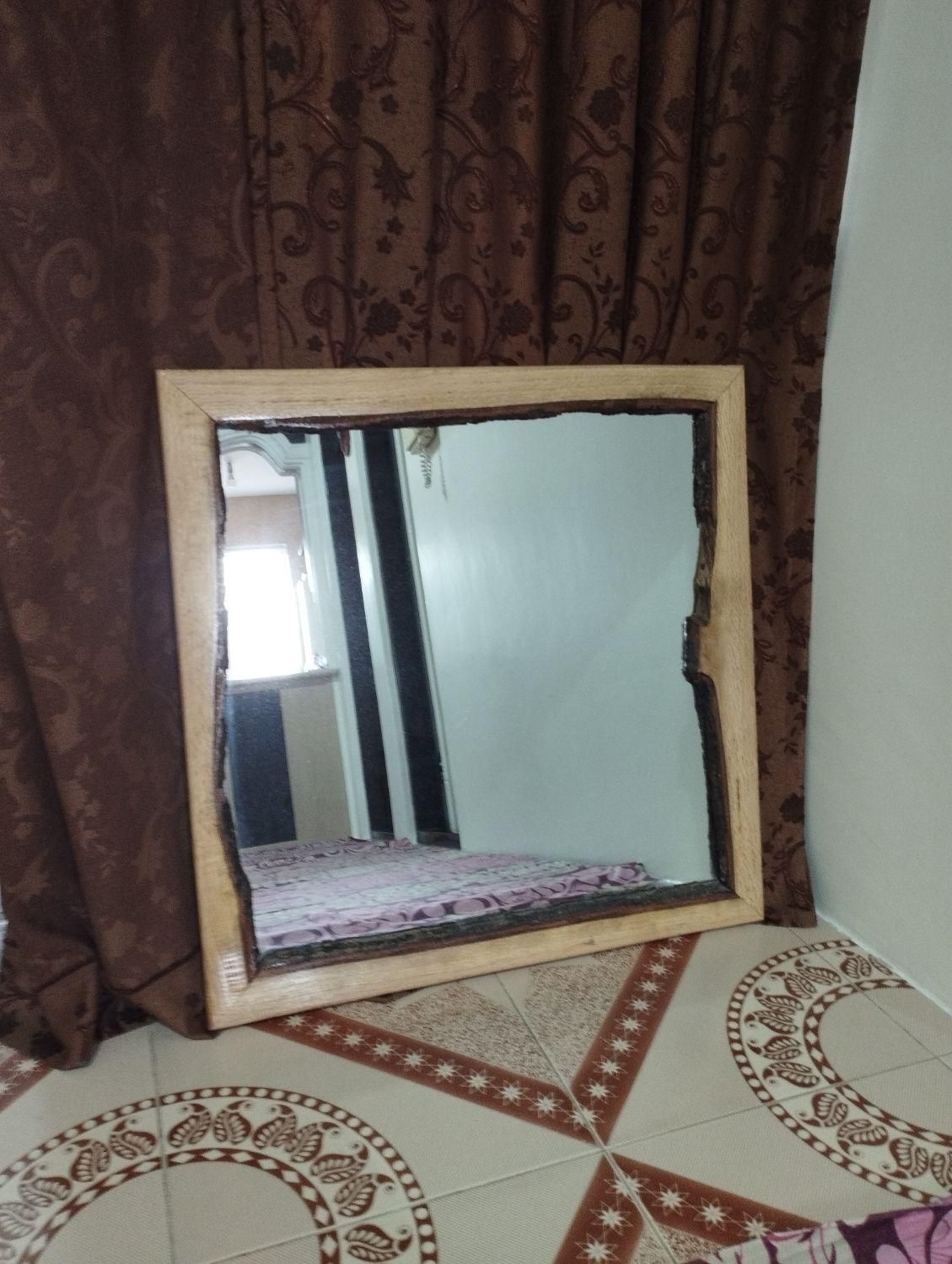 آینه ی قاب دار کارشده|آینه|بندر انزلی, میان پشته|دیوار