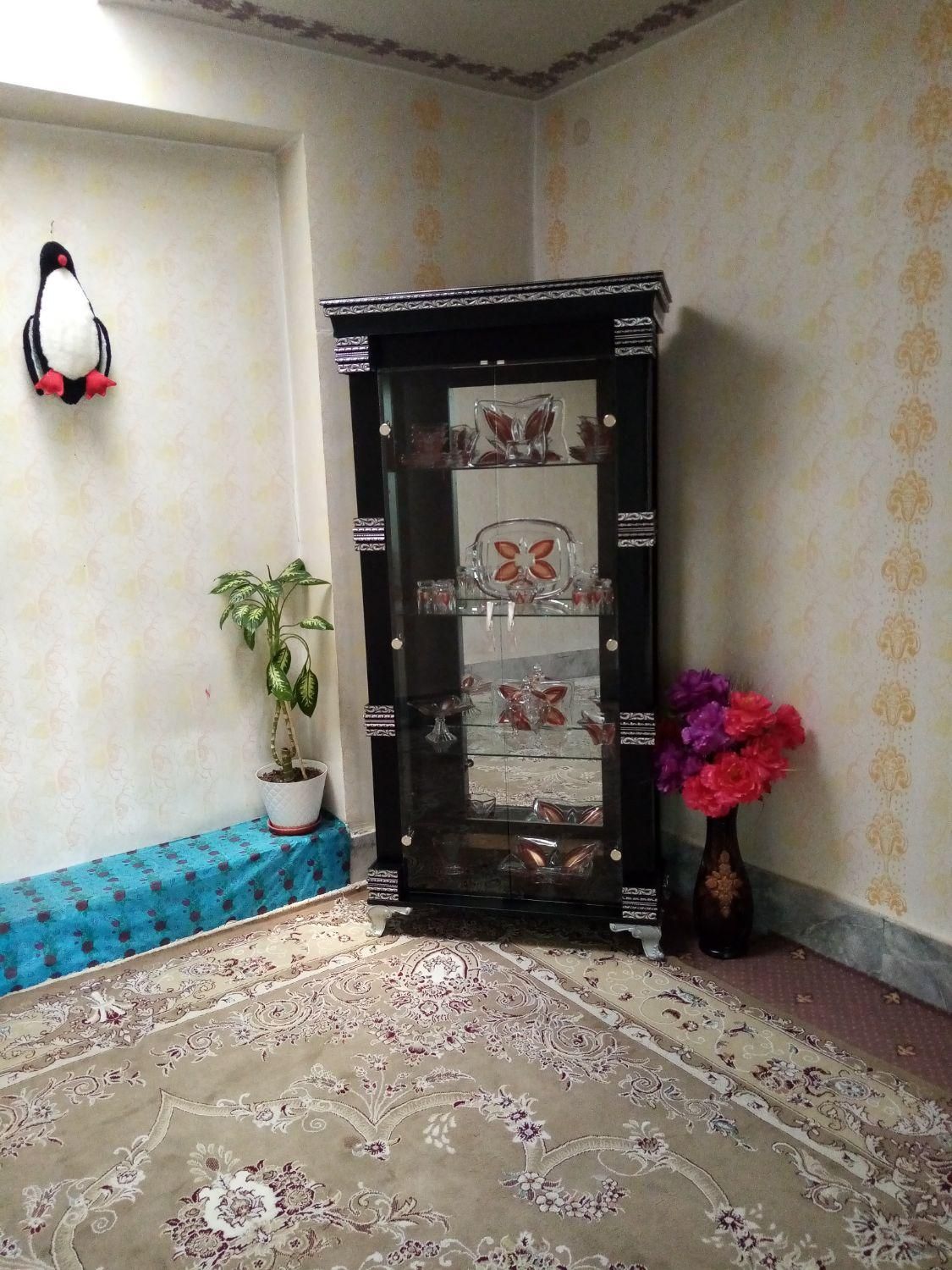 بوفه درحد نو بدون هیچ گونه شکستگی وخط وخش|بوفه، ویترین، کنسول|نیشابور, کلاغان|دیوار