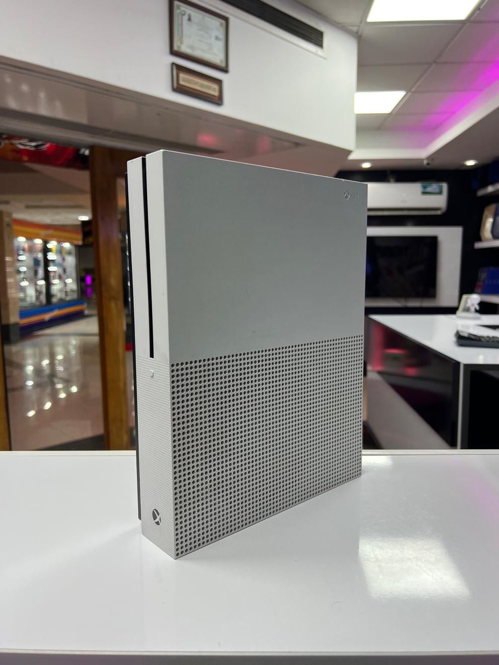 Xbox one s 1TB|کنسول، بازی ویدئویی و آنلاین|اصفهان, درب کوشک|دیوار