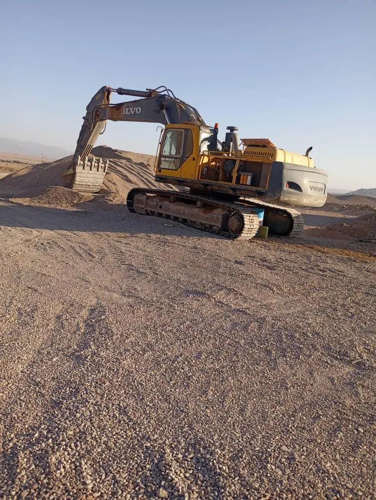 بیل مکانیکی ولوو ۴۶۰ در حد صفر به همراه پیکور|خودرو سنگین|تهران, نارمک|دیوار