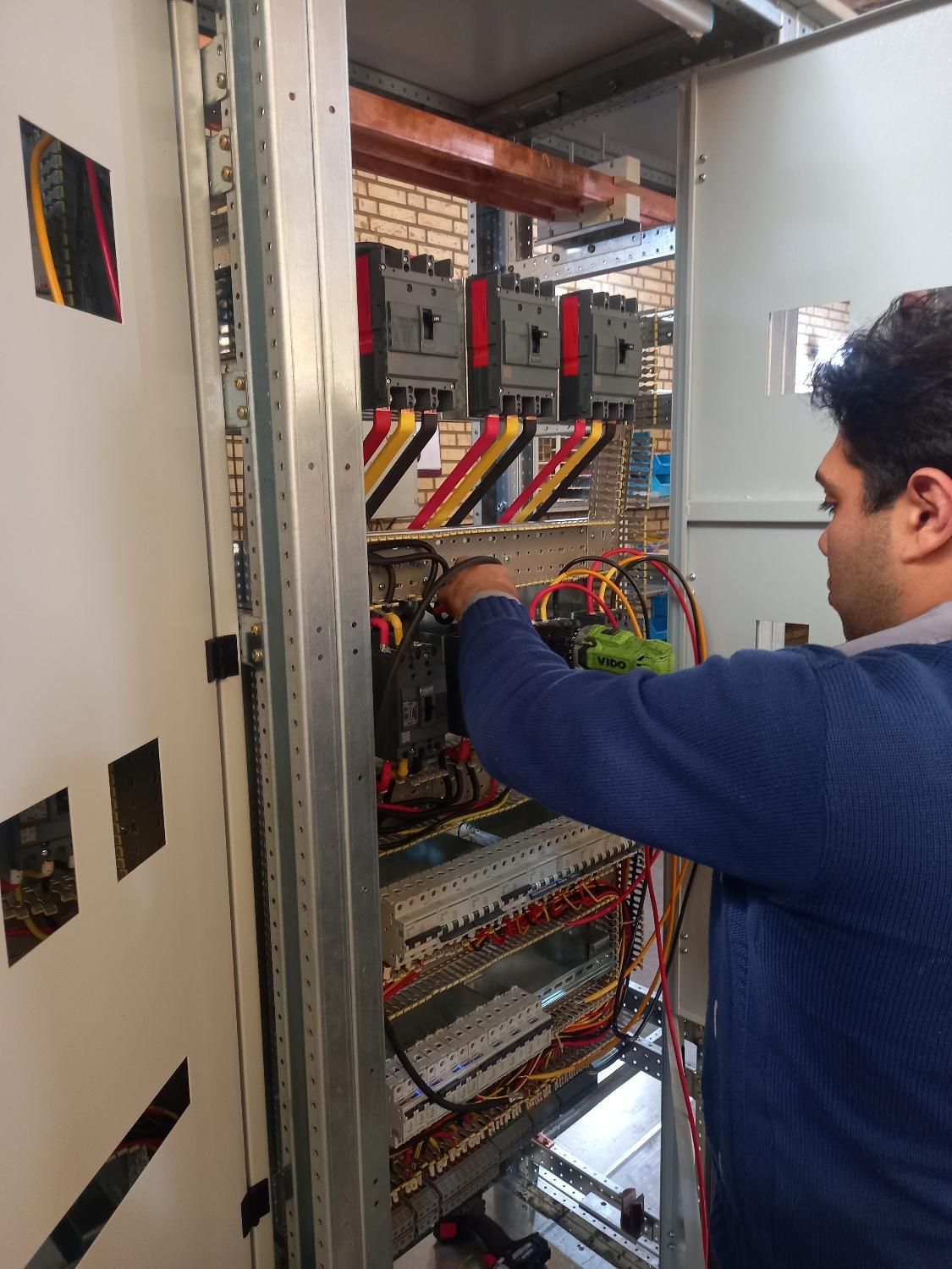 مونتاژکار تابلوبرق صنعتی - نقشه کش ایپلن|استخدام صنعتی، فنی، مهندسی|تهران, مبارک‌آباد بهشتی|دیوار