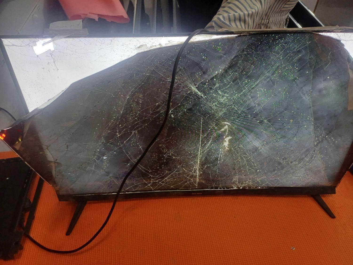 خریدار انواع ال ای دی های شکسته شما|تلویزیون و پروژکتور|کرمان, |دیوار