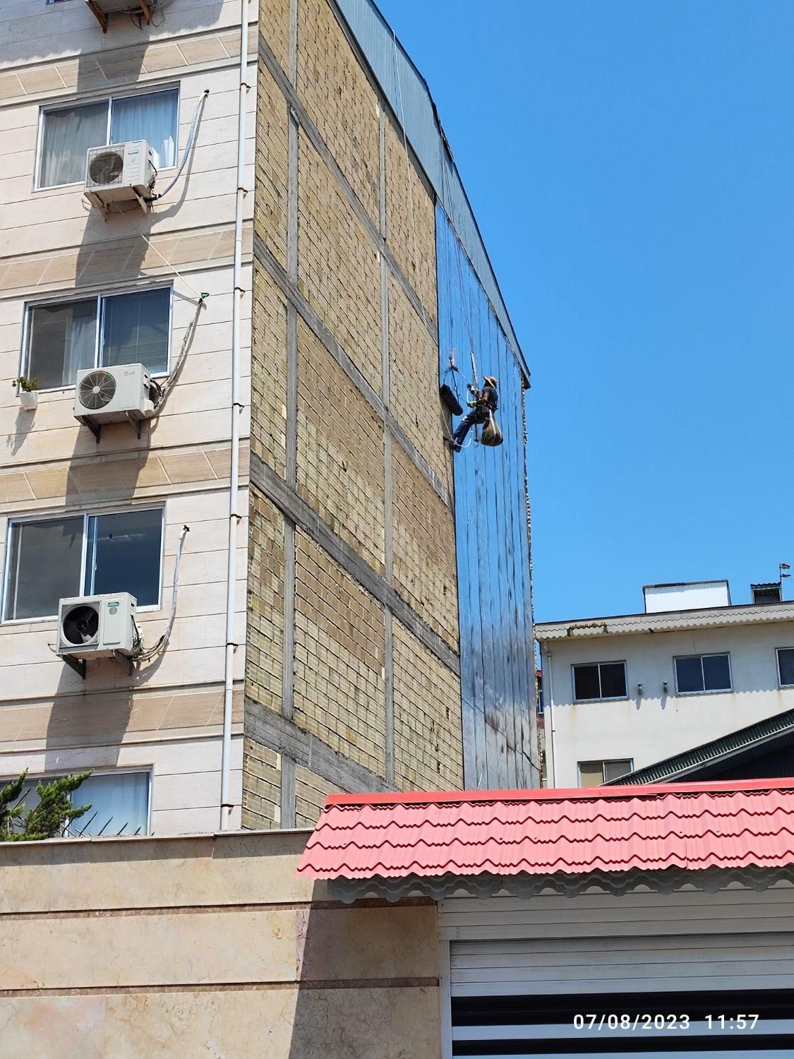 کار در ارتفاع و نصب ایزوگام بدون جرثقیل و داربست|خدمات پیشه و مهارت|رشت, ساغری سازان|دیوار