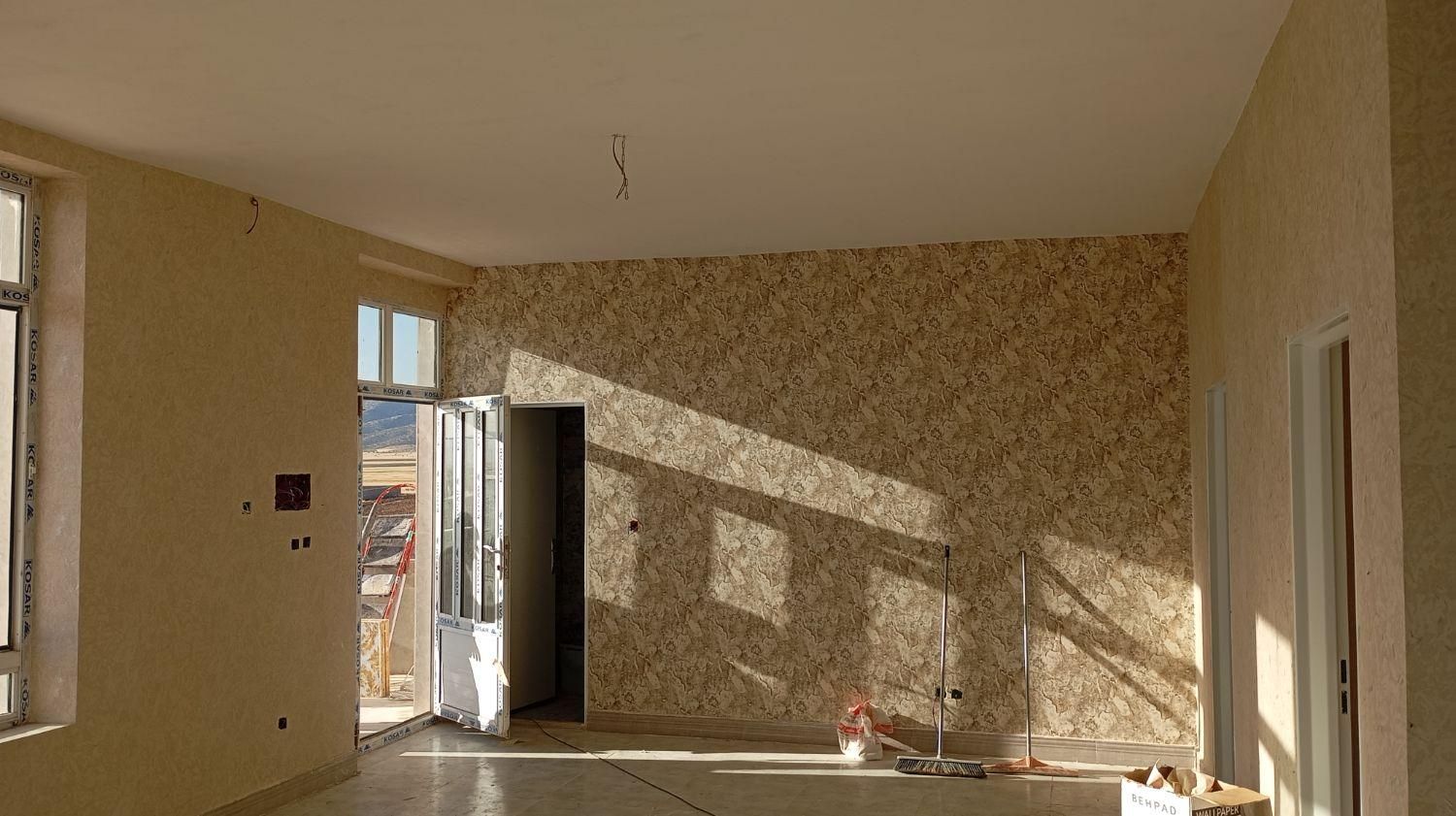 نصاب کاغذ دیواری و پوستر|خدمات پیشه و مهارت|کرمانشاه, |دیوار