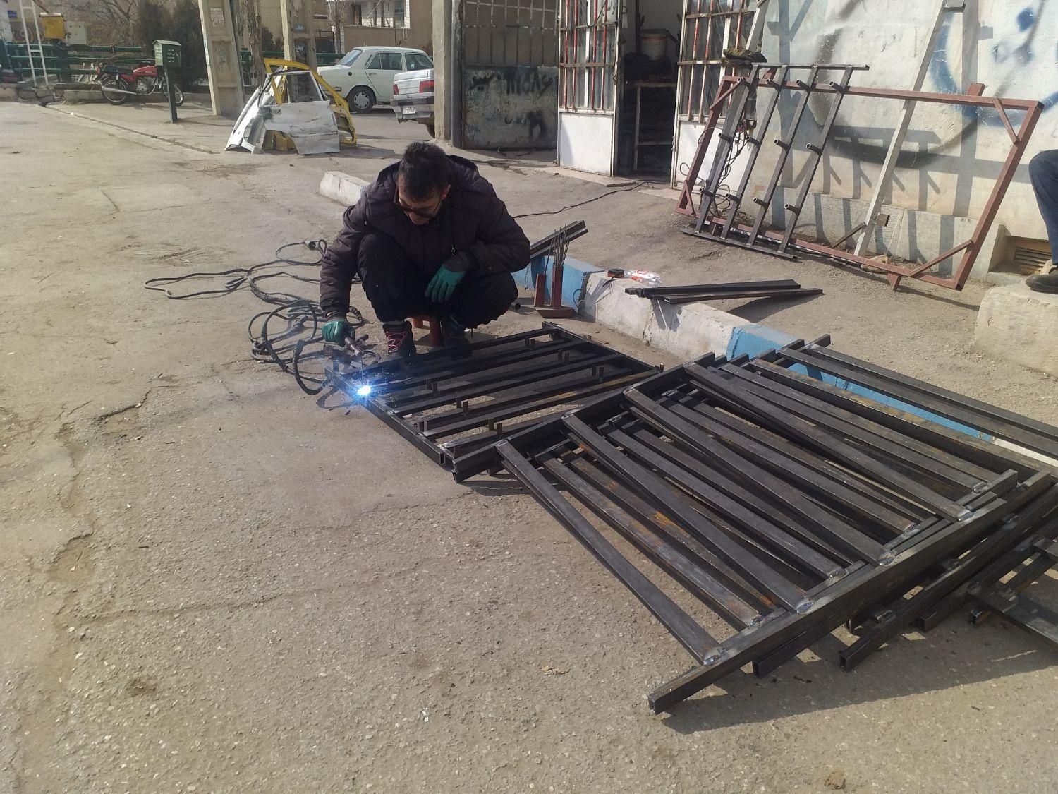 جوشکاری درب و پنجره و جوشکاری سیار|خدمات پیشه و مهارت|تاکستان, |دیوار