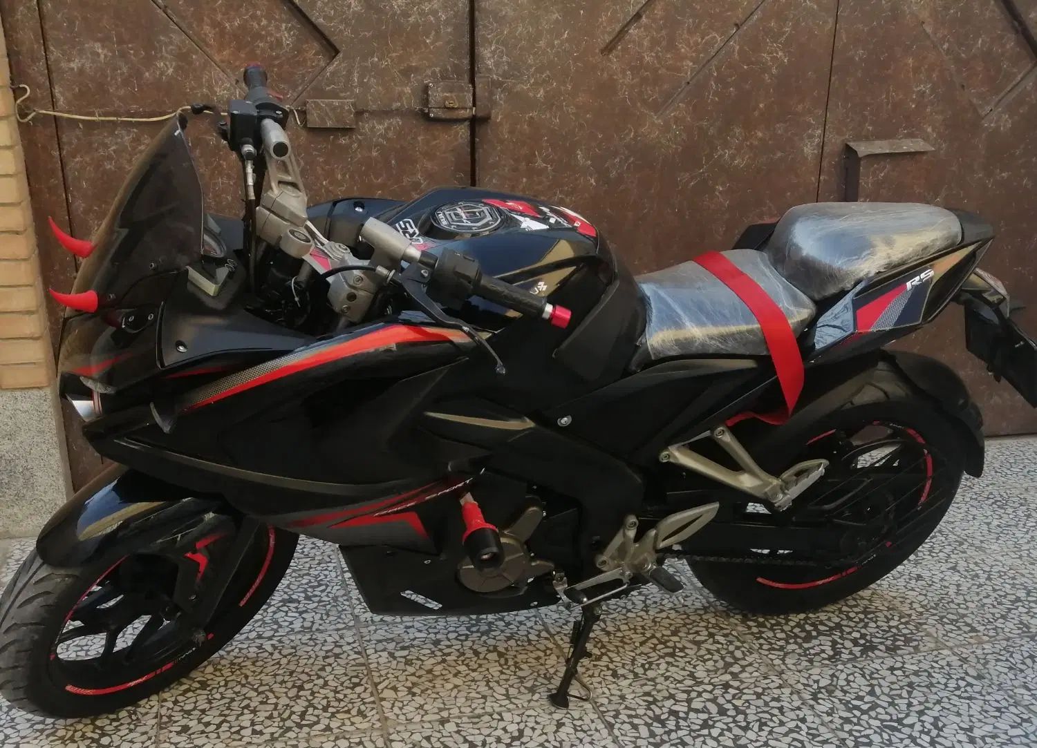 RS 200 مدل ۹۵ ،na/ns/|موتورسیکلت|اصفهان, عسگریه|دیوار