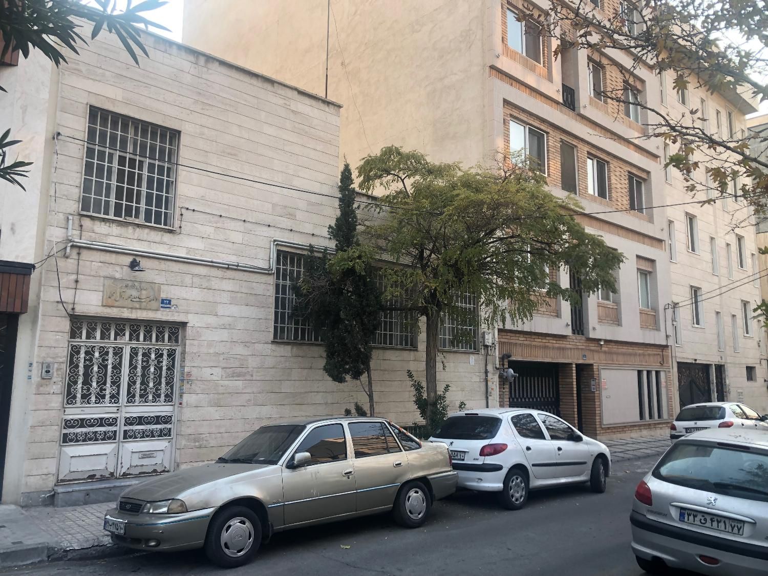 کلنگی بر میدان پونک کوی گلزار سوم موقعیت اداری|فروش زمین و ملک کلنگی|تهران, پونک|دیوار