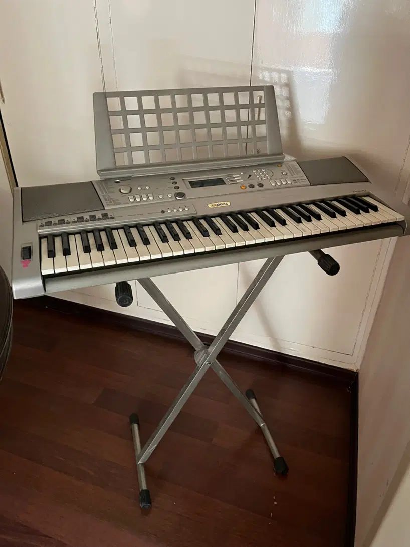 ارگ yamaha مدل PSR A300 با پایه متحرک|پیانو، کیبورد، آکاردئون|تهران, مطهری|دیوار