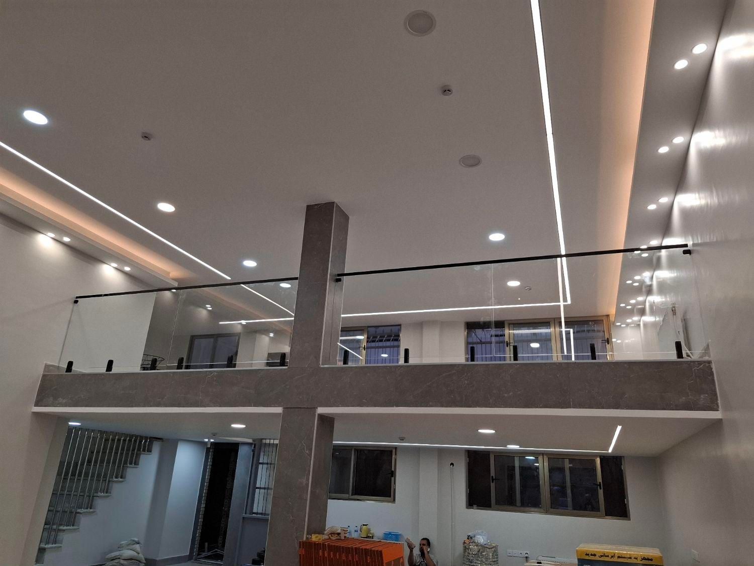 فروش ونصب تخصصی نرده شیشه ای وپیشخوان شیشه ای|خدمات پیشه و مهارت|تبریز, |دیوار