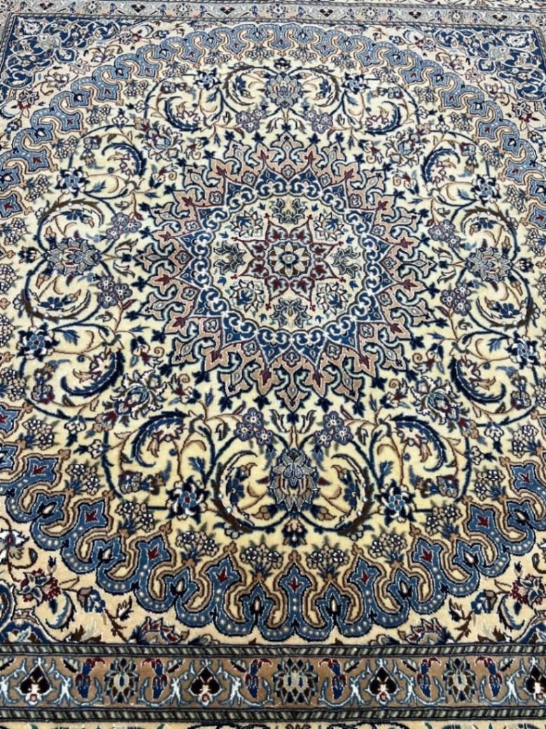 یک تخته قالی مربع نایین گل ابریشم ریز بافت بی نظیر|فرش|تهران, بازار|دیوار