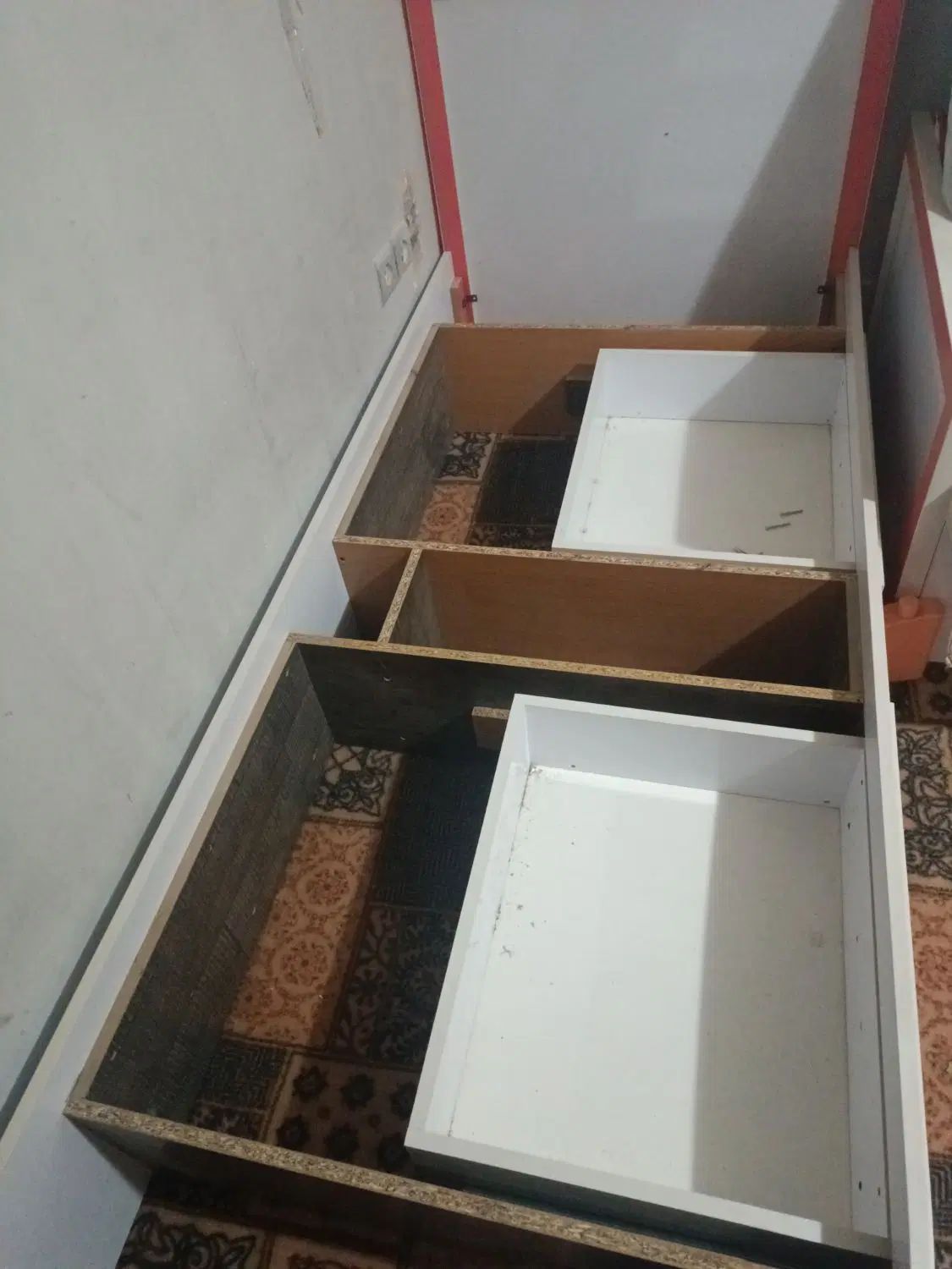 سرویس خواب|تخت و سرویس خواب|اصفهان, رزمندگان|دیوار
