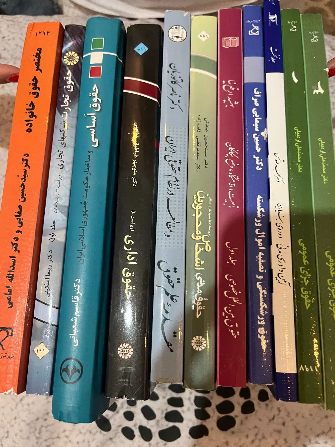 کتاب های درسی حقوق  هم تک هم یک جا|کتاب و مجله آموزشی|تهران, شهرک صدرا|دیوار
