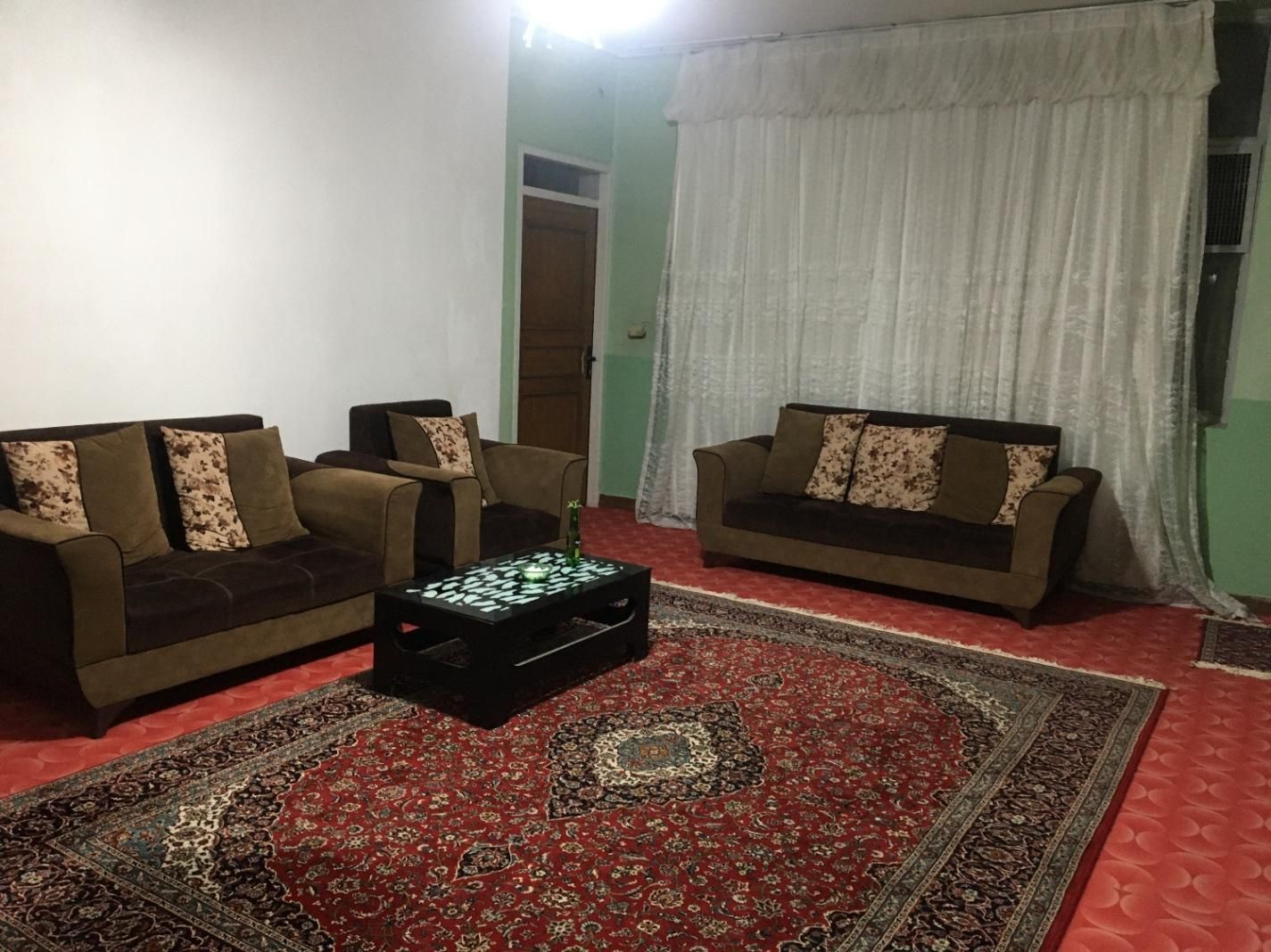 خوابگاه دخترانه|اجارهٔ کوتاه‌مدت آپارتمان و سوئیت|شیراز, ریشمک|دیوار