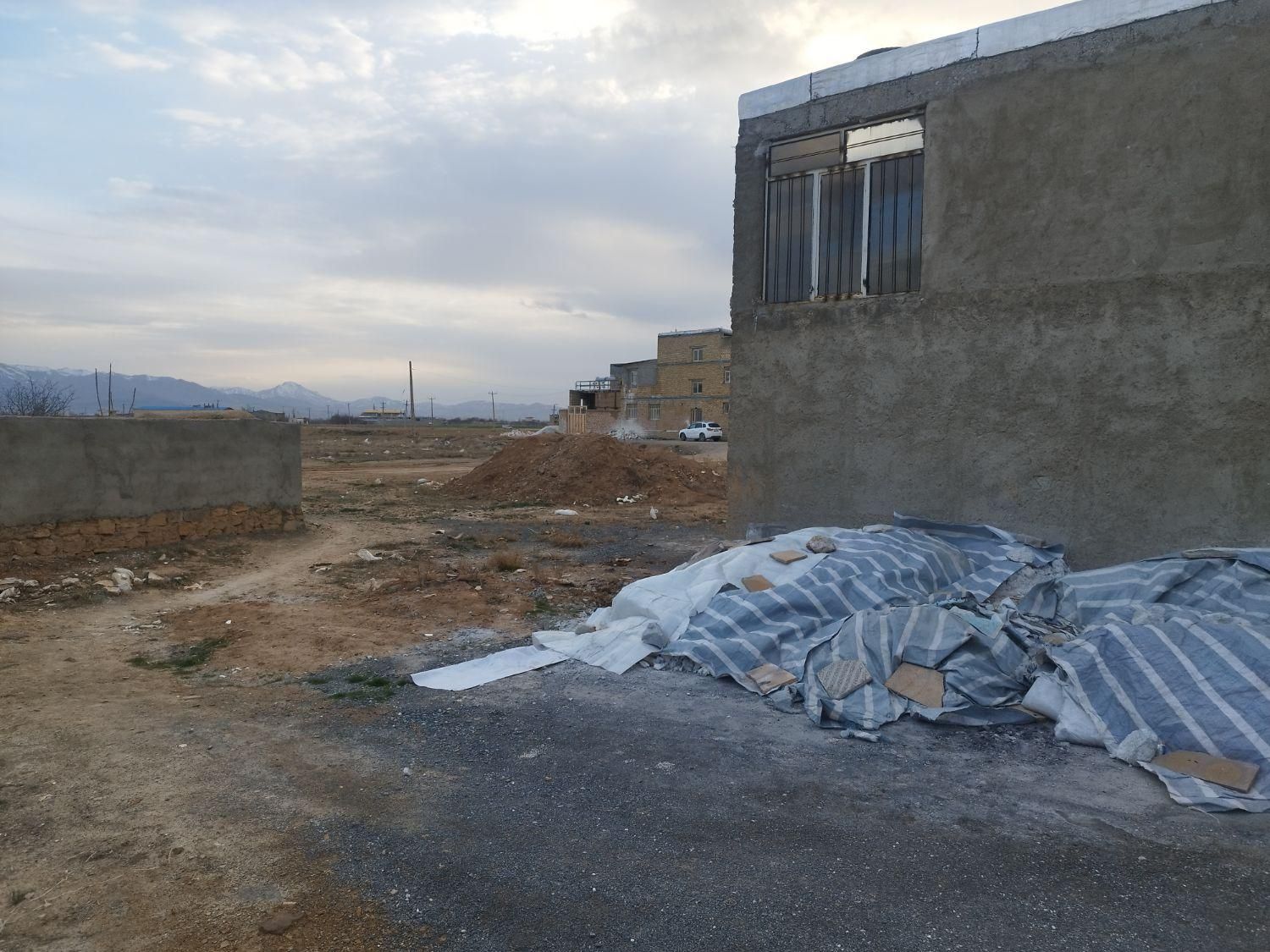 زمین با مجوز ساخت دوطبقه|فروش زمین و ملک کلنگی|لالجین, |دیوار