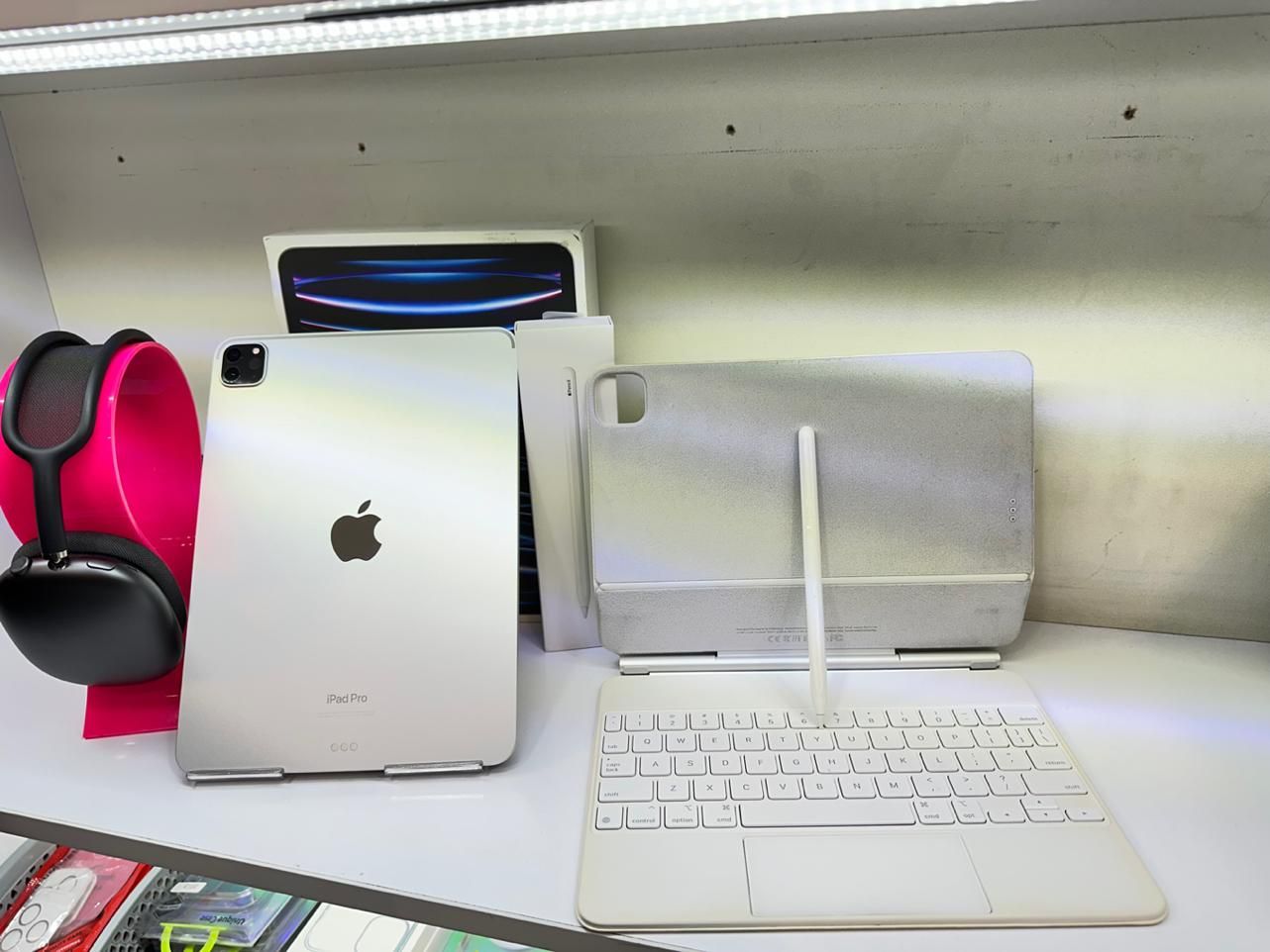 IPAD Pro 2022 m2 256 GB Magic Keyboard فوق اقتصادی|تبلت|کرج, کوی امامیه|دیوار