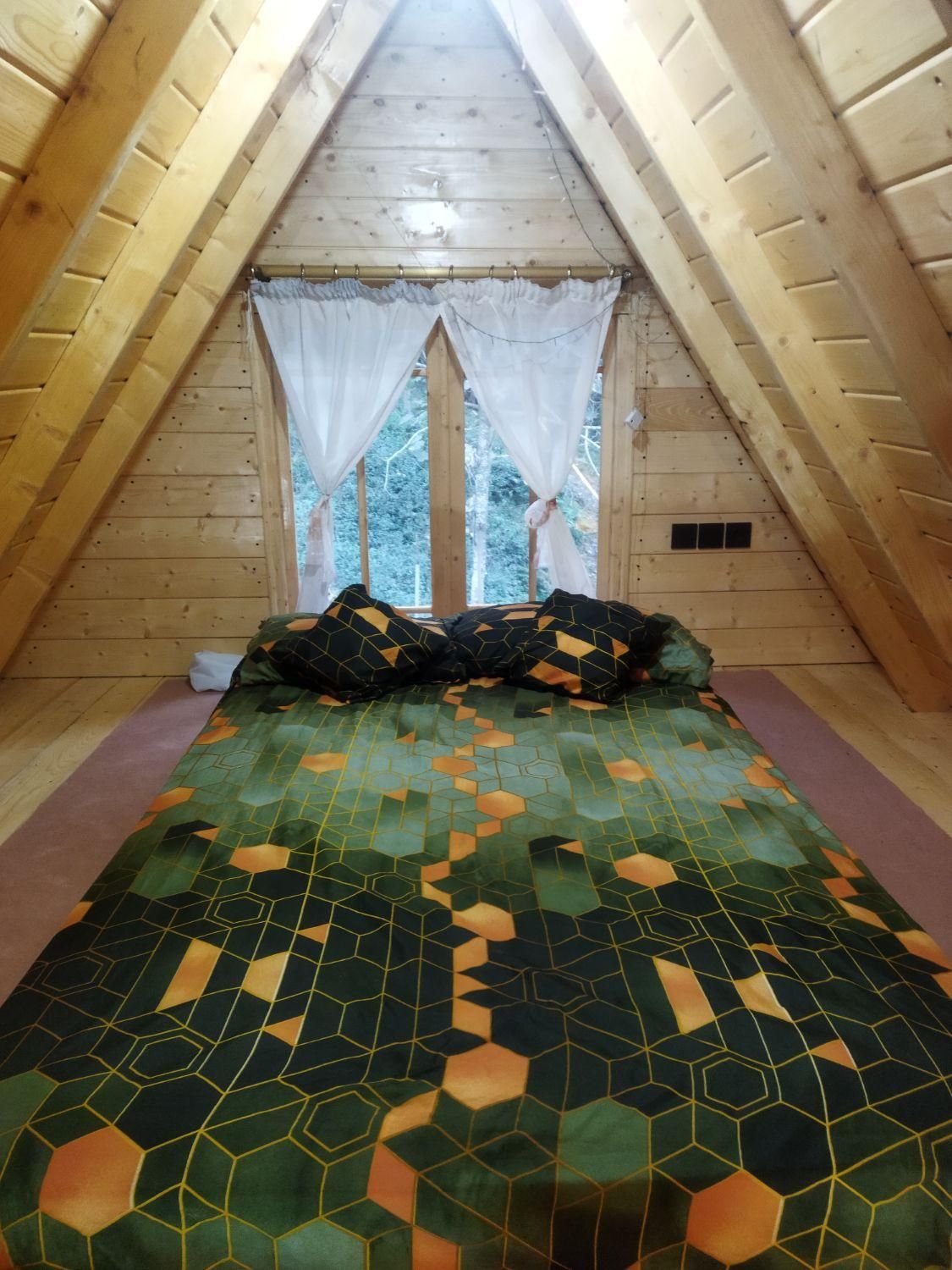 کلبه سوئیسی جنگلی|اجارهٔ کوتاهمدت ویلا و باغ|لاهیجان, آهندان|دیوار