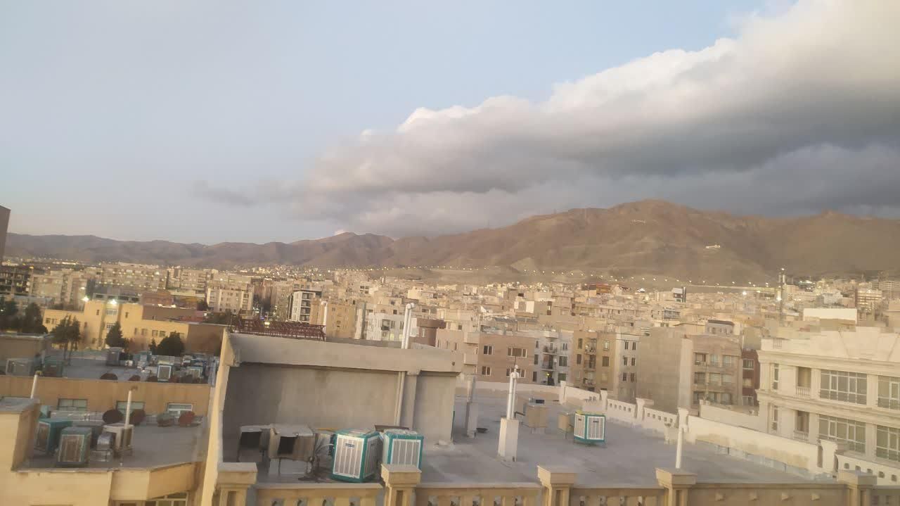 ۹۸ متر اداری خوش نور با ویو ( پارکینگ سندی) زیر فی|فروش دفتر کار، اتاق اداری، مطب|کرج, عظیمیه|دیوار
