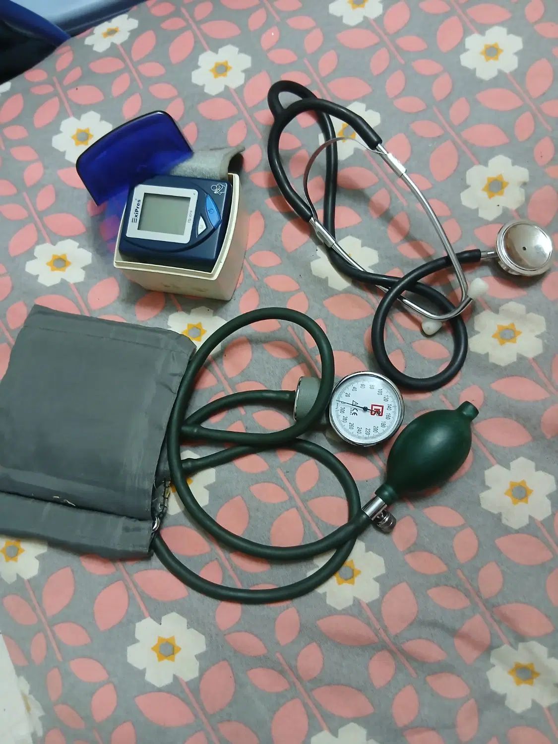 اسپرسوساز دستی وفشارسنج دیجیتال ودستی،گوشی دکتری|قوری، کتری، قهوه‌ساز دستی|اصفهان, ملک‌شهر|دیوار