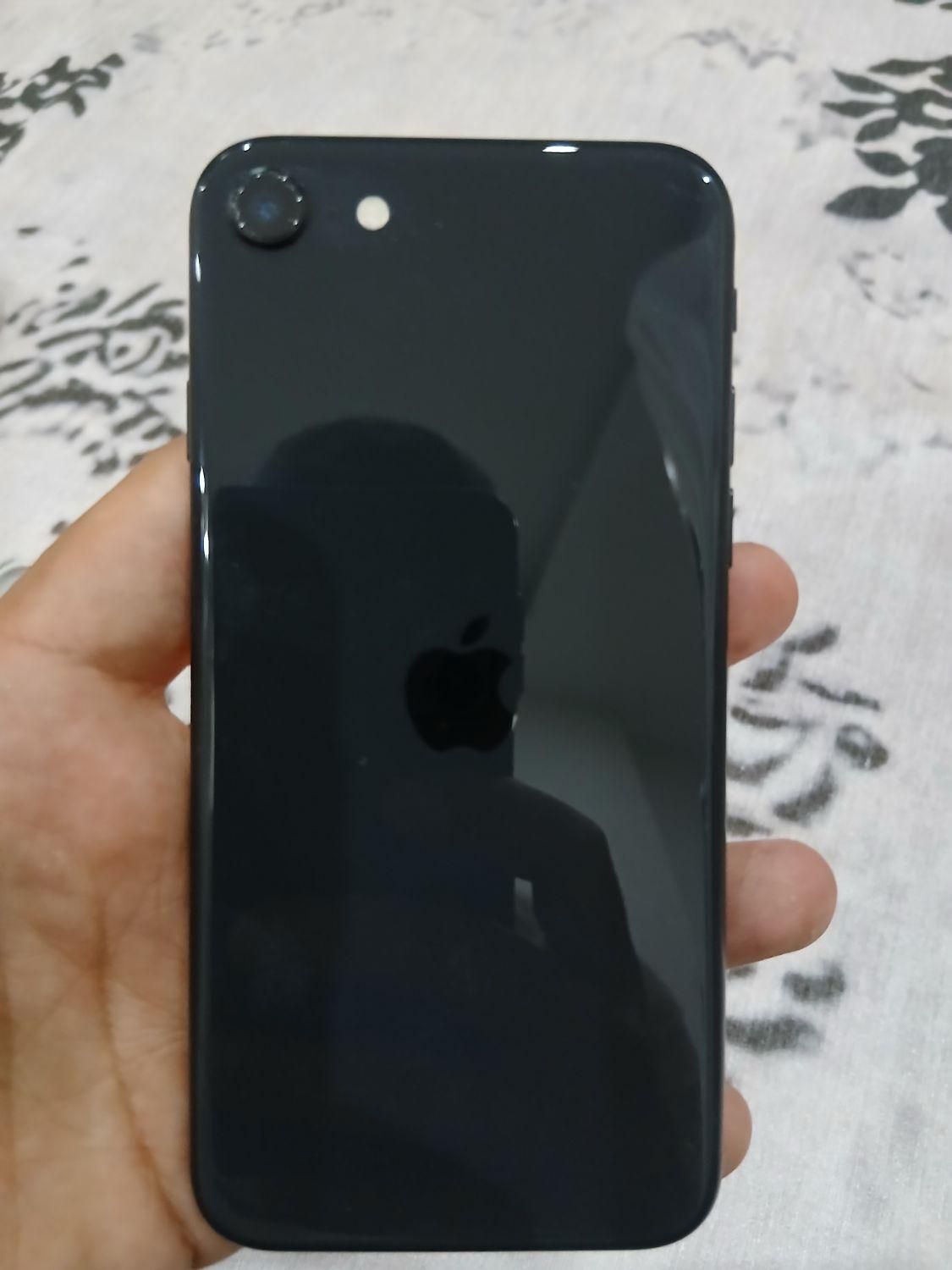 اپل iPhone SE (2020) با حافظهٔ ۱۲۸ گیگابایت|موبایل|تهران, ابن بابویه|دیوار