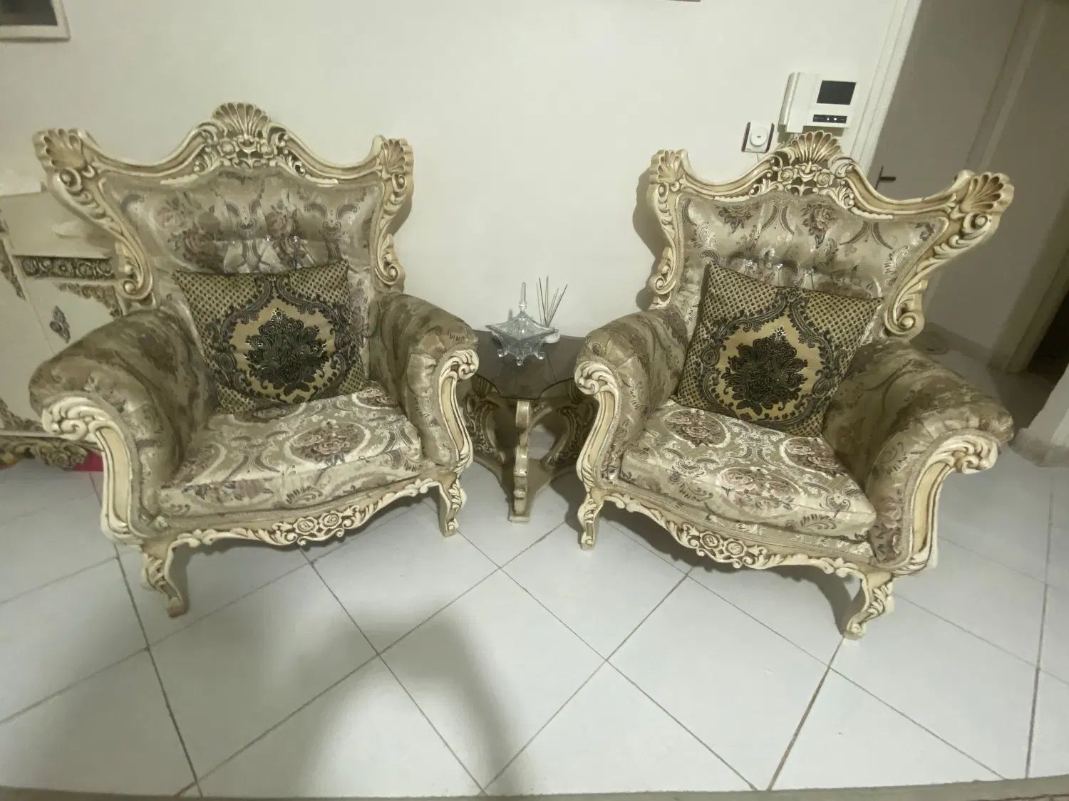 مبل سلطنتی چوب گردو|مبلمان خانگی و میز عسلی|کرج, باغستان|دیوار