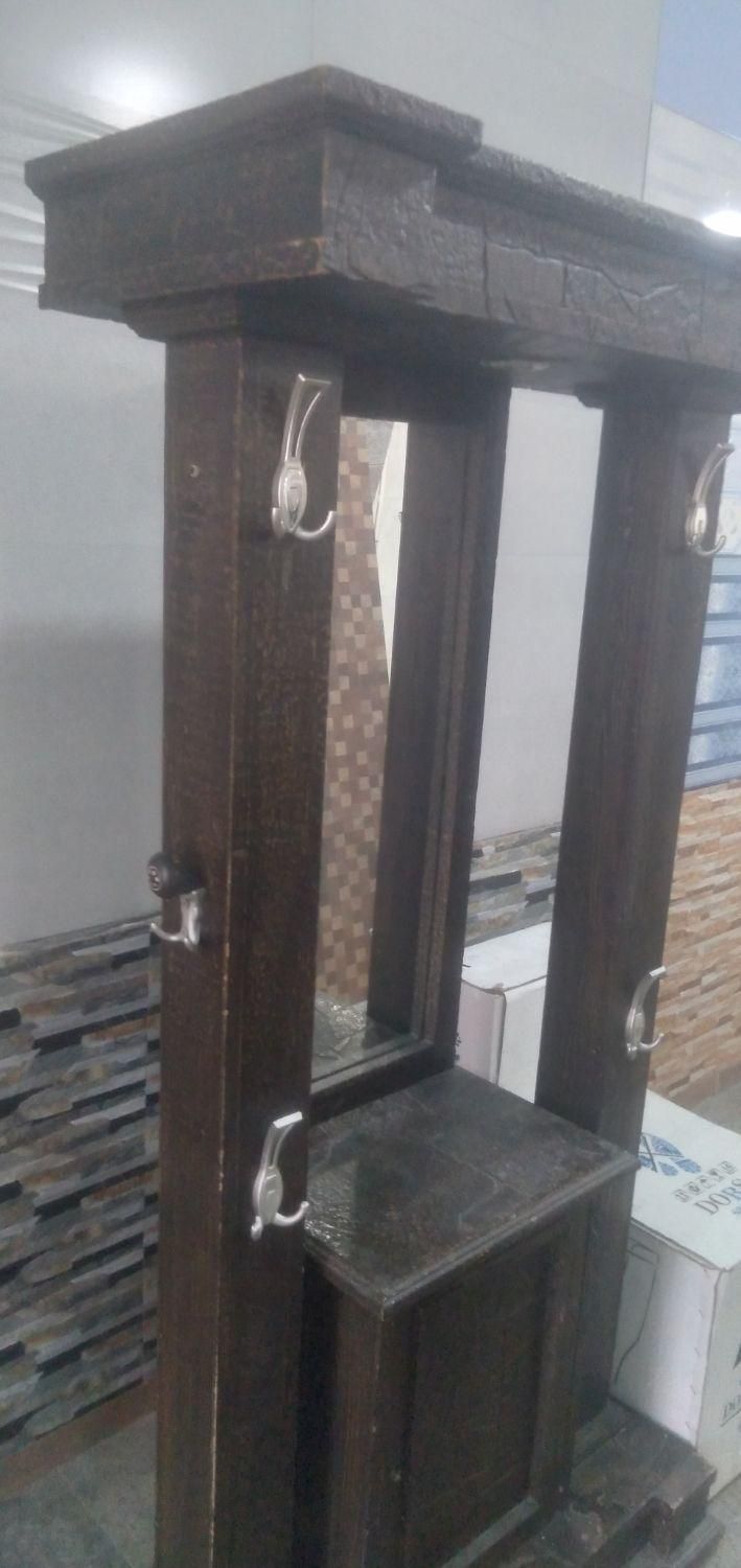 جاکفشی آینه دارباآویزلباس.جنسش ازدرخت جنگلی هست|جاکفشی، کمد، دراور|ماکو, |دیوار