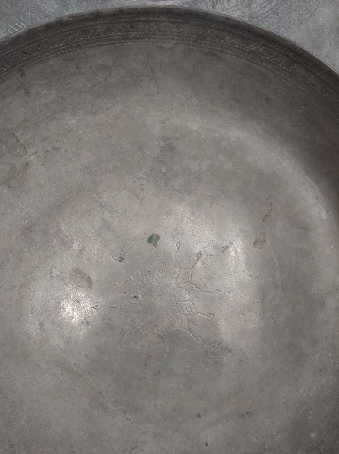 سینی و بشقاب آنتیک متعلق به بیش از سیصد سال قبل|کلکسیون اشیاء عتیقه|قائم‌شهر, |دیوار